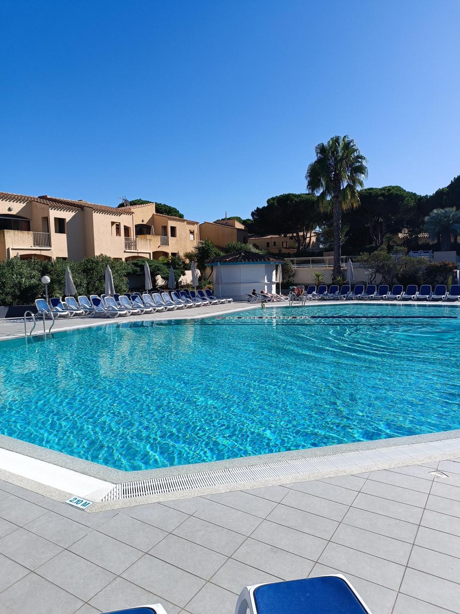 Studio Renove Dans Residence De Vacances Avec Grande Piscine Chauffee, Parking Et Terrasse 阿格德 外观 照片